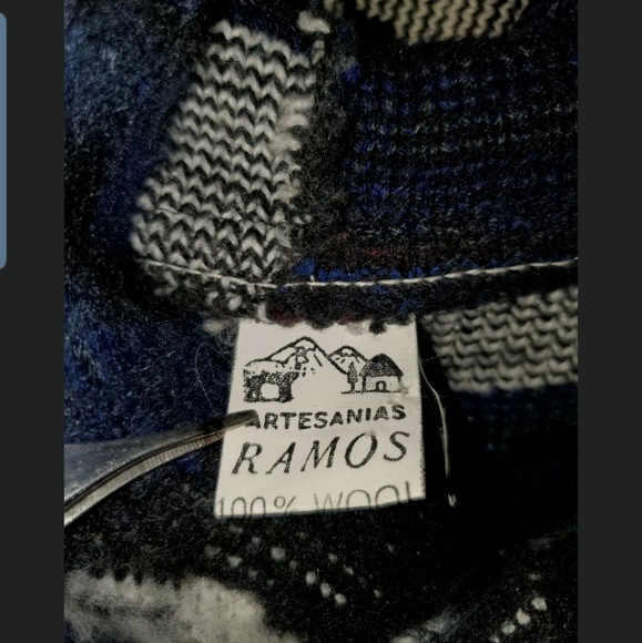 Boys Tribal Wool Coat Blue & Black Made In Ecuador Beautifully Made Size M/L - Picture 5 of 6